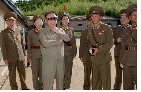 Prezident KLDR Kim ong-Ila uprosted.